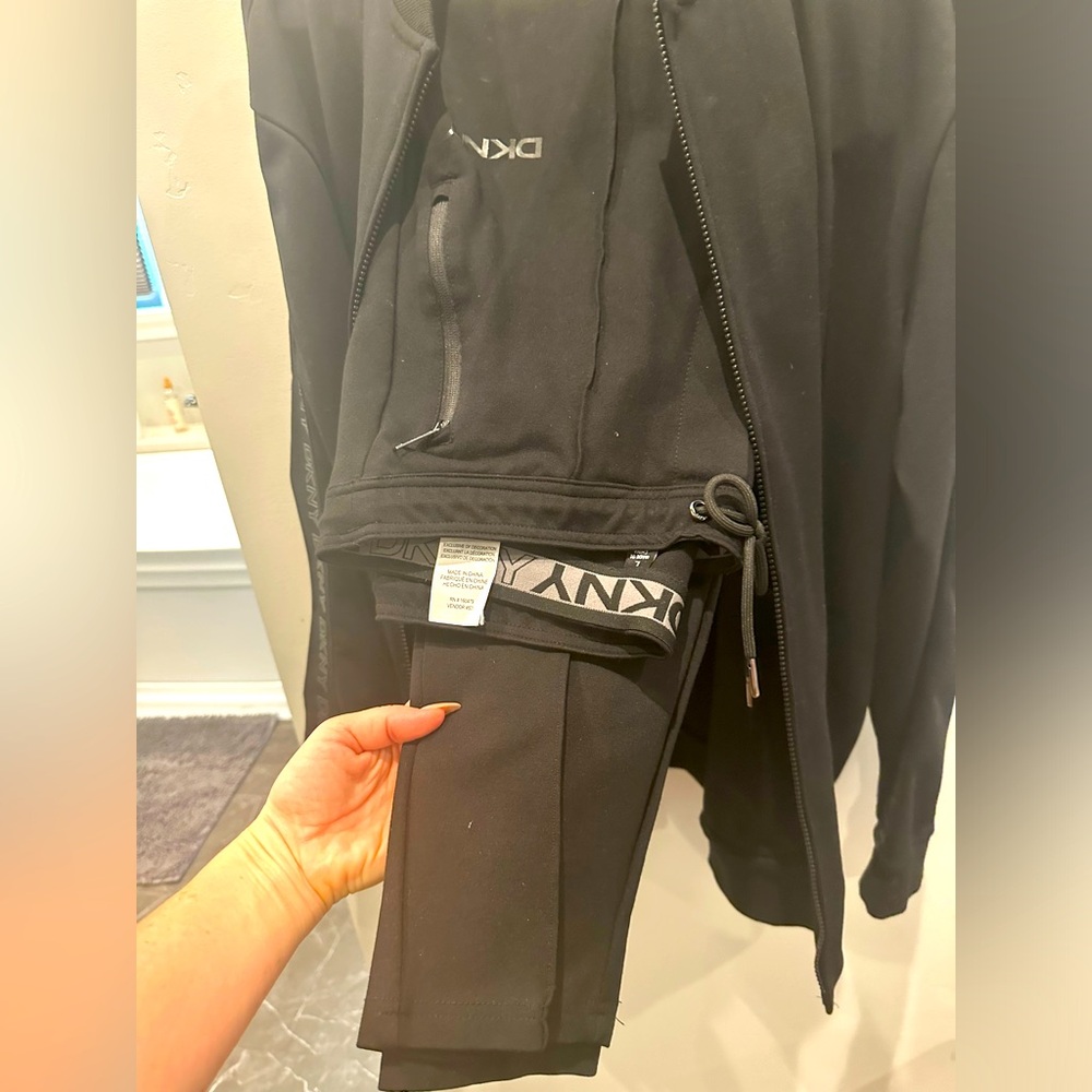 MENS DKNY SWEATSUIT